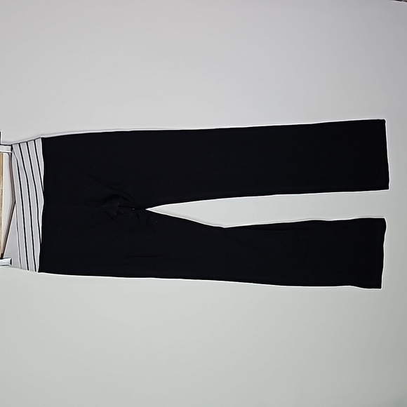 Lululemon black size 4 flared leg leggings - Picture 4 of 6